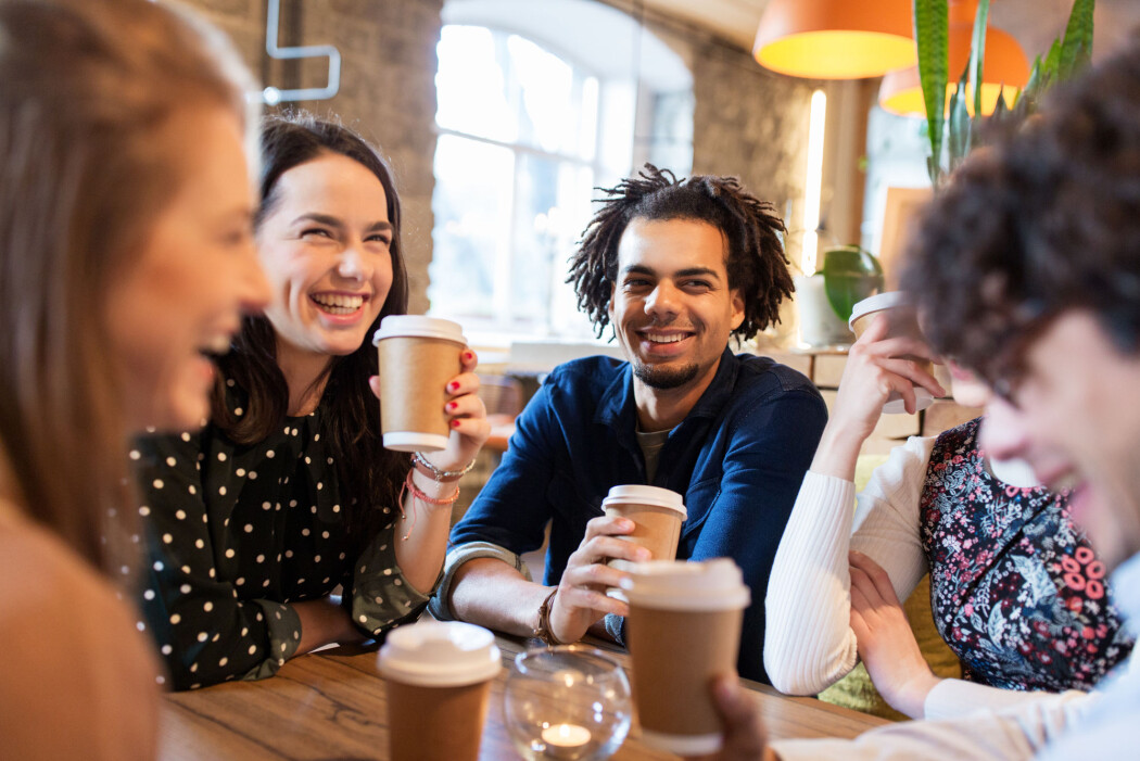 Den brune drikken er en viktig del av hverdagen for mange. Men setter den fart på tarmene? Det forsøker vi å finne ut. (Foto: Syda Productions / Shutterstock / NTB scanpix) Den brune drikken er en viktig del av hverdagen for mange. Men setter den fart på tarmene? Det forsøker vi å finne ut. (Foto: Syda Productions / Shutterstock / NTB scanpix)
