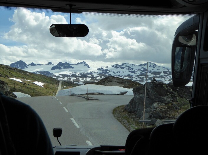 Bussing over fjellet, med utvalgte stopp for å se nærmere på naturtyper. Foto:HAU Bussing over fjellet, med utvalgte stopp for å se nærmere på naturtyper. Foto:HAU