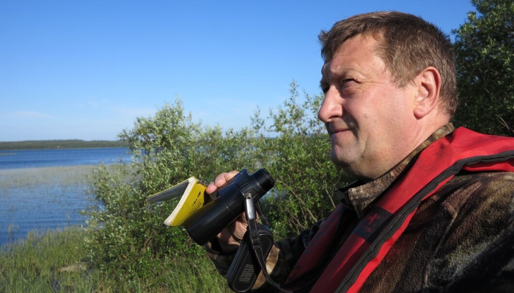 Paul Eric Aspholm har registrert fugl på Pasvikelva i tjue år. (Foto: NIBIO) Paul Eric Aspholm har registrert fugl på Pasvikelva i tjue år. (Foto: NIBIO)