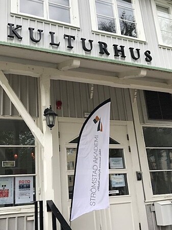 Strømstad Akademi arrangerte Vitenskapsfest i sommerbyen i Bohuslän i juni. (Foto: Siw Ellen Jakobsen) Strømstad Akademi arrangerte Vitenskapsfest i sommerbyen i Bohuslän i juni. (Foto: Siw Ellen Jakobsen)