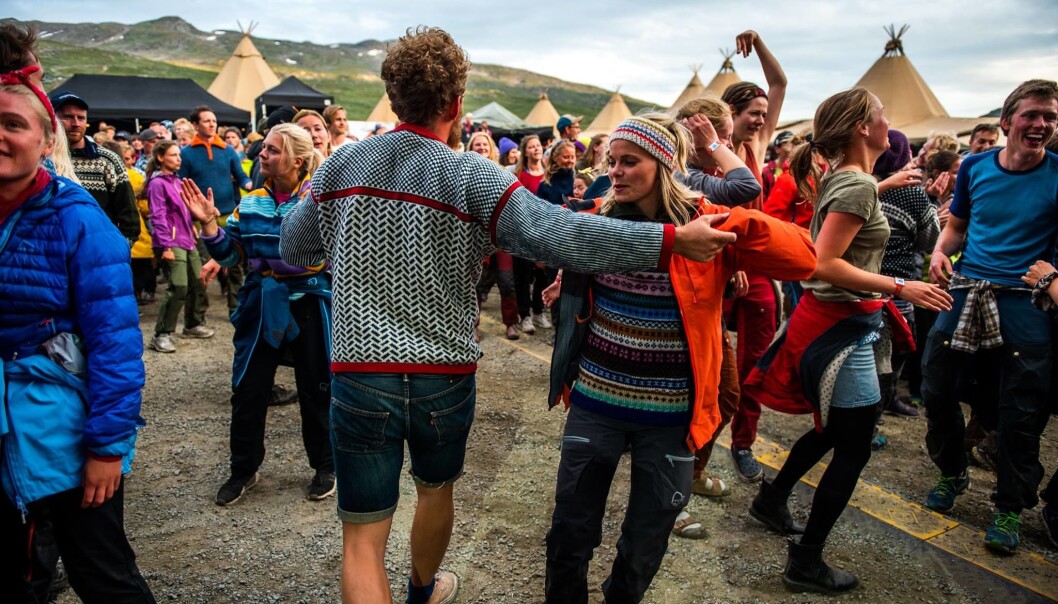 Naturen spelar ei viktig rolle for mange festivalar i Noreg, og den gjer oss meir opne for å møta nye folk, viser ny forsking. Biletet er frå Vinjerock, som blir skipa til i ytterkanten av Jotunheimen nasjonalpark. Foto: Toril Sunde Apelthun. Naturen spelar ei viktig rolle for mange festivalar i Noreg, og den gjer oss meir opne for å møta nye folk, viser ny forsking. Biletet er frå Vinjerock, som blir skipa til i ytterkanten av Jotunheimen nasjonalpark. Foto: Toril Sunde Apelthun.