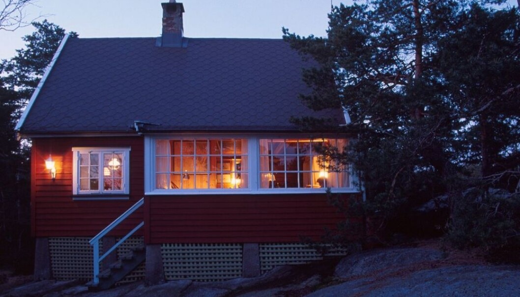 Hytta har ofte en sentral plass i våre barndomsminner. Ingen steder er sporene etter våre forfedre tydeligere. Nettopp derfor kan hytta både samle og splitte familier. (Foto: Espen Bratlie, NTB scanpix) Hytta har ofte en sentral plass i våre barndomsminner. Ingen steder er sporene etter våre forfedre tydeligere. Nettopp derfor kan hytta både samle og splitte familier. (Foto: Espen Bratlie, NTB scanpix)