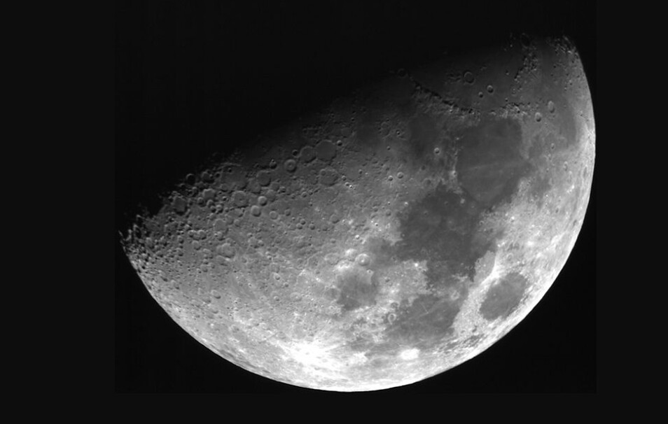 Foto av månen tatt med det nye teleskopet. (Foto: Universität Würzburg)