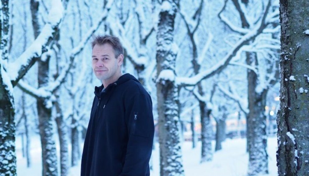 Forsker på avskogning: Økonomiprofessor Bård Harstad, her blant vinterlige trær på Blindern, får Kempe-prisen for beste artikkel om avskoging. (Foto: Ola Sæther/ Apollon) Forsker på avskogning: Økonomiprofessor Bård Harstad, her blant vinterlige trær på Blindern, får Kempe-prisen for beste artikkel om avskoging. (Foto: Ola Sæther/ Apollon)