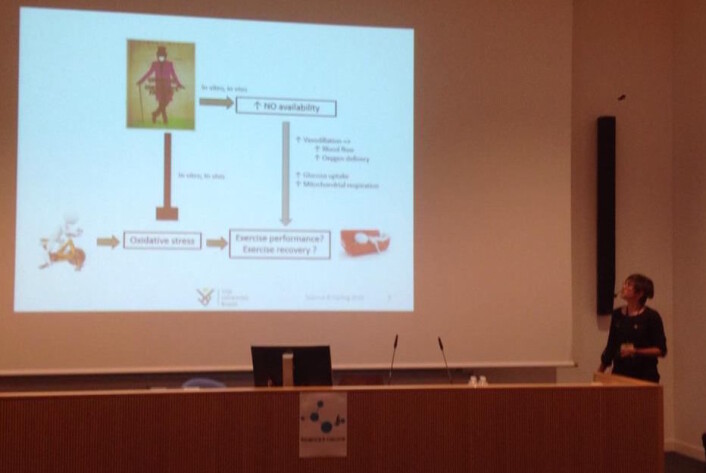 Lieselot Decroix fotografert i øyeblikket hun sier «12 veltrente menn». Decroix presenterte sine funn om kakao og trening på konferansen Science & Cycling. (Foto: Eivind Torgeren) Lieselot Decroix fotografert i øyeblikket hun sier «12 veltrente menn». Decroix presenterte sine funn om kakao og trening på konferansen Science & Cycling. (Foto: Eivind Torgeren)