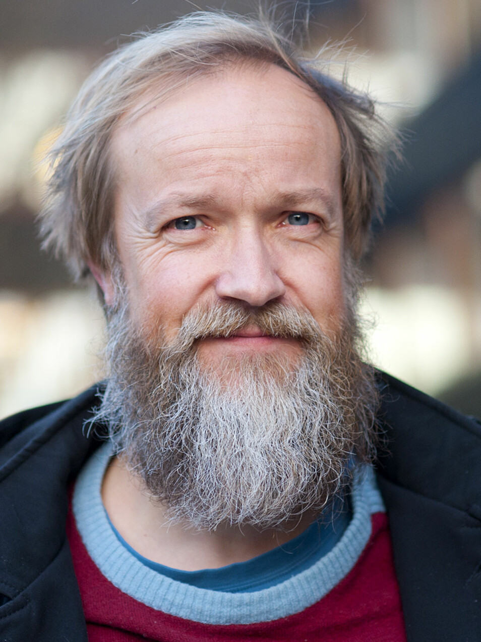 John McNicol er spesialist på vikingtid. Selv vokste han opp i Fredrikstad i Østfold, som antagelig har hatt like mye viking-utfart som Vestfold. Men han lærte aldri om lokale vikinger på skolen. (Foto: UiO)