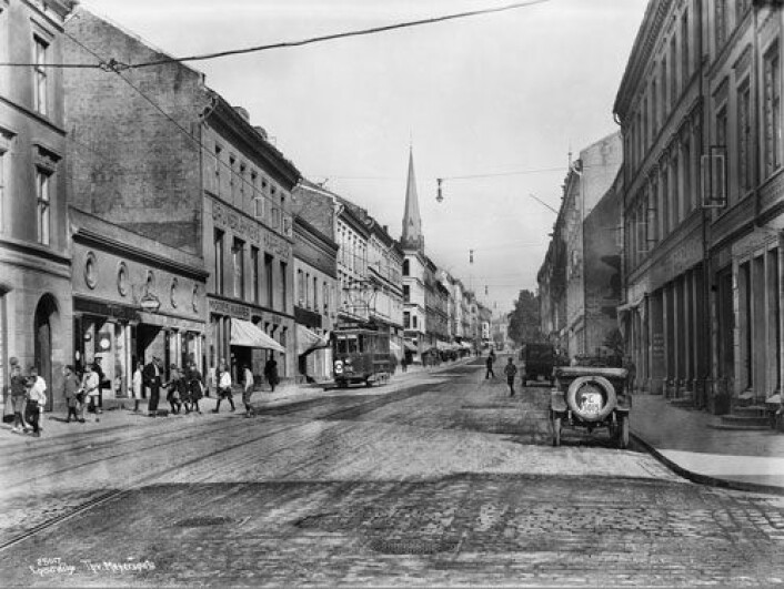 Toppen av uflaks: Kjøpte du en bolig her på Grünerløkka i Kristiania (Oslo) i 1899, måtte du vente helt til 1985 før realprisen på boligen din igjen nådde samme nivå. (Foto: Anders Beer Wilse, Oslo bymuseum) Toppen av uflaks: Kjøpte du en bolig her på Grünerløkka i Kristiania (Oslo) i 1899, måtte du vente helt til 1985 før realprisen på boligen din igjen nådde samme nivå. (Foto: Anders Beer Wilse, Oslo bymuseum)