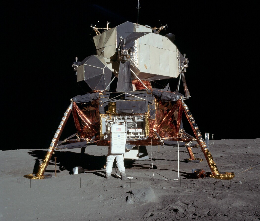 I forhold til alle tonnene som ble skutt opp fra jorda, er landingsfartøyet bitte lite. (Foto: NASA) I forhold til alle tonnene som ble skutt opp fra jorda, er landingsfartøyet bitte lite. (Foto: NASA)