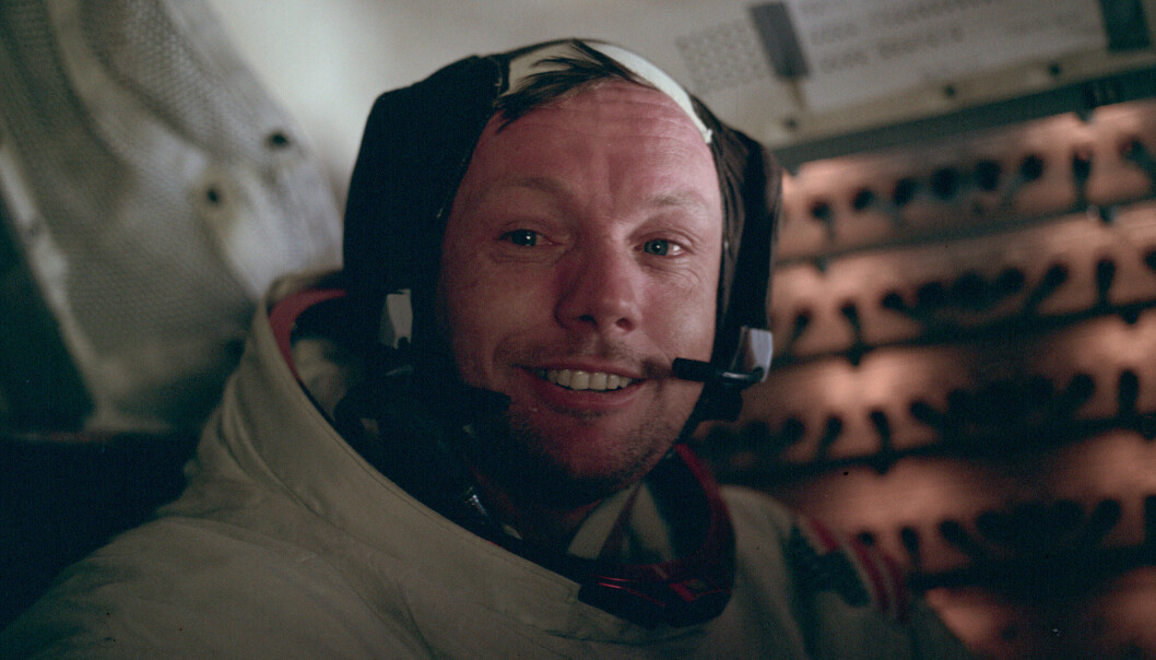 Armstrong etter vellykket utflukt på måneoverflaten. (Foto: NASA) Armstrong etter vellykket utflukt på måneoverflaten. (Foto: NASA)