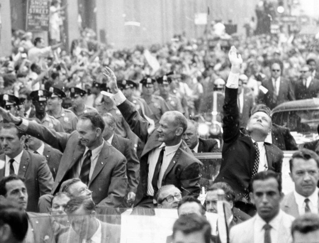 Collins, Aldrin og Armstrong hylles i parade i New York. (Foto: NASA) Collins, Aldrin og Armstrong hylles i parade i New York. (Foto: NASA)