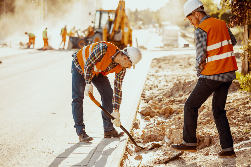 Veiarbeid og annet håndverks- og bygningsarbeid begynner ofte grytidlig. Hvorfor? (Foto: Photographee.eu / Shutterstock / NTB scanpix Veiarbeid og annet håndverks- og bygningsarbeid begynner ofte grytidlig. Hvorfor? (Foto: Photographee.eu / Shutterstock / NTB scanpix