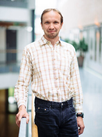 Førsteamanuensis Tomas Brauner ved Universitetet i Stavanger har bidratt til at en omtrentlig modell i fysikkens verden har blitt mer nøyaktig. (Foto: UiS) Førsteamanuensis Tomas Brauner ved Universitetet i Stavanger har bidratt til at en omtrentlig modell i fysikkens verden har blitt mer nøyaktig. (Foto: UiS)