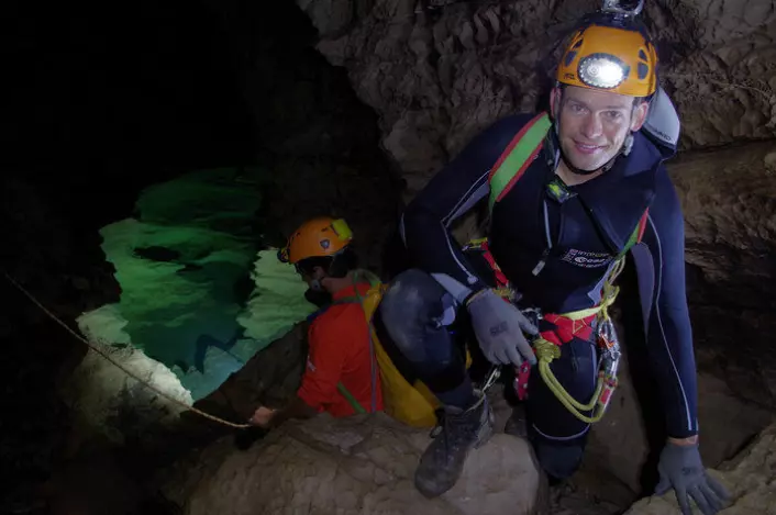 ESAs danske astronaut Andreas Mogensen på romfarertrening i Sardinias grotter under CAVES i 2012. (Foto: ESA)