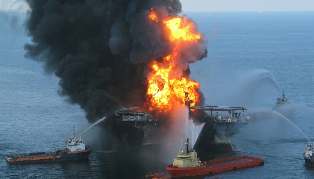Enorme mengder olje ble sluppet ut I havet under Deepwater Horizon-ulykken. (Foto: US Coast Guard, Wikimedia Commons) Enorme mengder olje ble sluppet ut I havet under Deepwater Horizon-ulykken. (Foto: US Coast Guard, Wikimedia Commons)