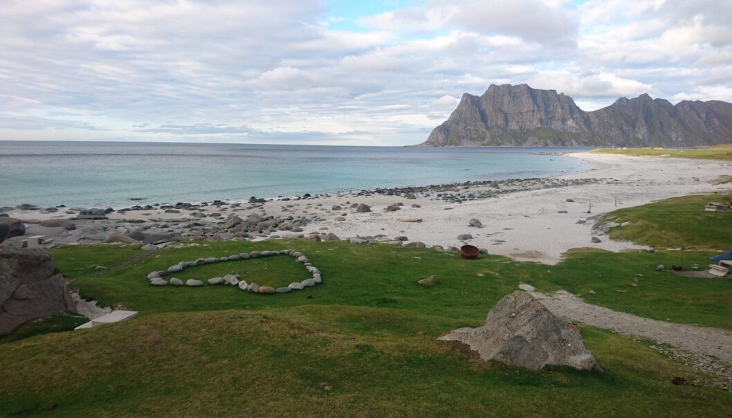 Havforsuring i kystnære områder er et økende problem. På bildet et kystnært område i Vestvågøy i Lofoten. (Foto: Halvor Dannevig) Havforsuring i kystnære områder er et økende problem. På bildet et kystnært område i Vestvågøy i Lofoten. (Foto: Halvor Dannevig)