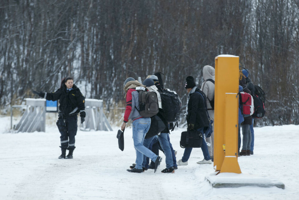Russland-ekspertene Arild Moe og Lars Rowe mener Norge mistolket hvor strengt det russiske grenseregimet var da 5.500 asylsøkere tok seg over grensen i fjor høst. Da Norge strammet til, var det etter russiske ønsker. (Foto: Cornelius Poppe / NTB scanpix)