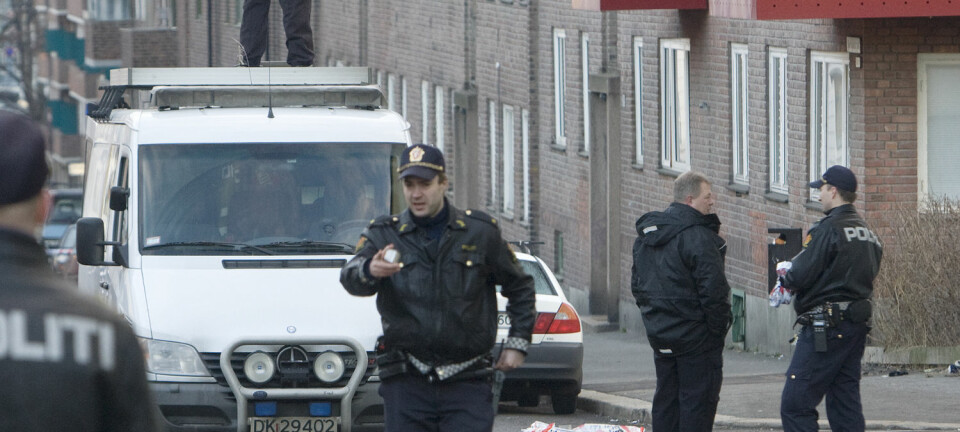 Kripos-teknikere på åstedet der en mann ble skutt av politiet på St. Hans haugen i Oslo i mars i 2009. Politiet skal ha følt seg truet.   (Foto: NTB Scanpix)