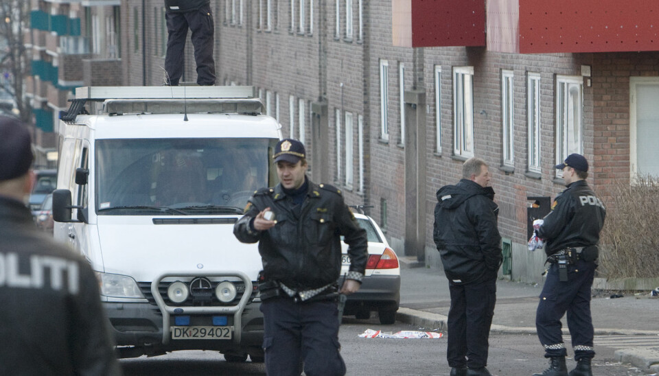 Kripos-teknikere på åstedet der en mann ble skutt av politiet på St. Hans haugen i Oslo i mars i 2009. Politiet skal ha følt seg truet.   (Foto: NTB Scanpix)