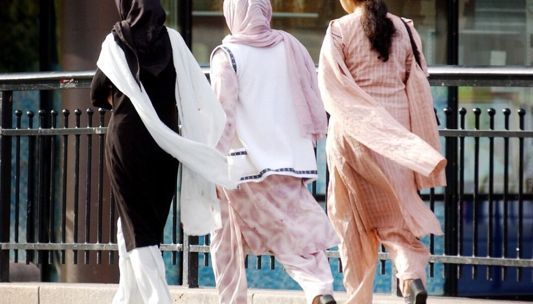 - Det som er ganske overraskende, er at de pakistanske kvinnene har følt seg undertrykket av det de selv kaller de andre pakistanerne i Oslo. De forteller om et miljø som utøver stor sosial kontroll overfor kvinner, både unge og gamle, sier forsker Beate Lie Sverre. (Foto: Heiko Junge, NTB scanpix) - Det som er ganske overraskende, er at de pakistanske kvinnene har følt seg undertrykket av det de selv kaller de andre pakistanerne i Oslo. De forteller om et miljø som utøver stor sosial kontroll overfor kvinner, både unge og gamle, sier forsker Beate Lie Sverre. (Foto: Heiko Junge, NTB scanpix)