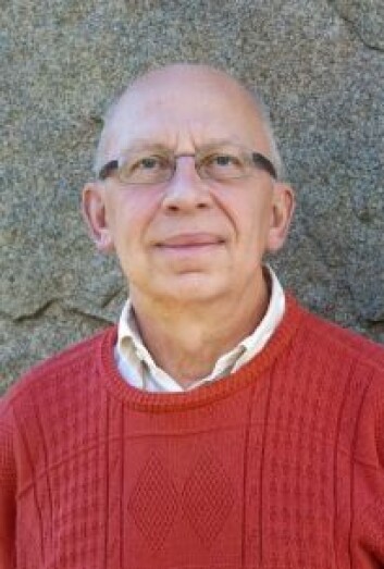 - Det finnes ikke fakta som tilsier at de positive virkningene av bevæpnet politi er større enn de negative, sier professor Johannes Knutsson ved Politihøgskolen. (Foto: Politihøgskolen) - Det finnes ikke fakta som tilsier at de positive virkningene av bevæpnet politi er større enn de negative, sier professor Johannes Knutsson ved Politihøgskolen. (Foto: Politihøgskolen)