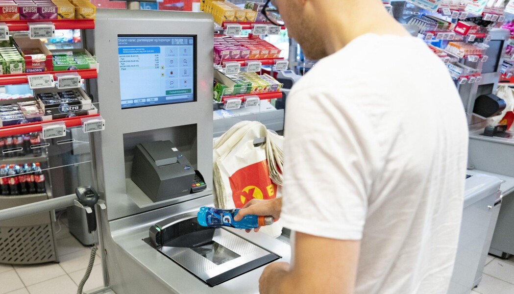 En ny rapport Forbruksforskningsinstituttet SIFO har skrevet på oppdrag fra Nærings- og fiskeridepartementet, viser at utvalget i norske dagligvarebutikker i snitt er mye dårligere enn i Sverige. (Illustrasjonsfoto: Fredrik Hagen, NTB scanpix) En ny rapport Forbruksforskningsinstituttet SIFO har skrevet på oppdrag fra Nærings- og fiskeridepartementet, viser at utvalget i norske dagligvarebutikker i snitt er mye dårligere enn i Sverige. (Illustrasjonsfoto: Fredrik Hagen, NTB scanpix)
