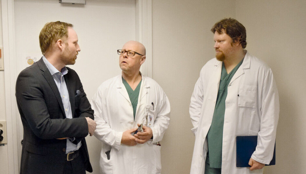 Forskerne Geir Thore Berge, Tor Tveit og Ole-Christoffer Granmo har utviklet det de kaller et nyskapende verktøy ved Sørlandet sykehus. Kunstig intelligens leser journaler fortere enn leger og leverer presise diagnoser. (Foto: Arnfinn Tveit). Forskerne Geir Thore Berge, Tor Tveit og Ole-Christoffer Granmo har utviklet det de kaller et nyskapende verktøy ved Sørlandet sykehus. Kunstig intelligens leser journaler fortere enn leger og leverer presise diagnoser. (Foto: Arnfinn Tveit).