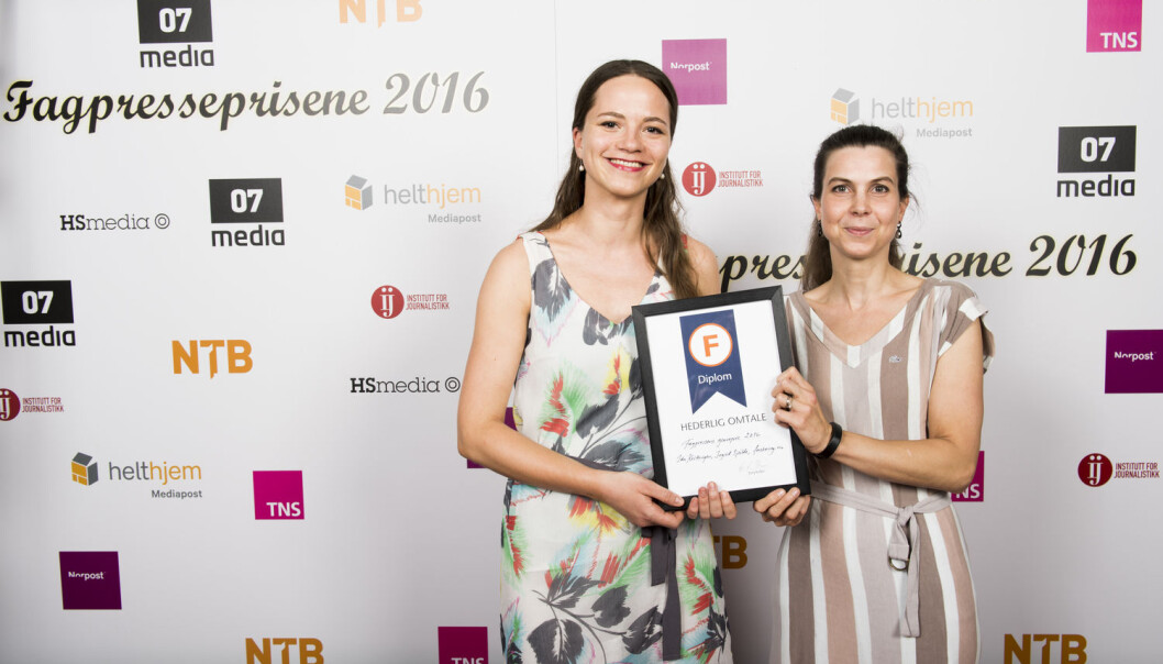 Ida Kvittingen (til venstre) og Ingrid Spilde får pris for kritisk forskningsjournalistikk fra Vitenskapsakademiet i Stavanger. Her på Fagpresseprisen 2016, hvor de fikk hederlig omtale for samme prosjekt. (Foto: Jon Olav Nesvold, NTB scanpix) Ida Kvittingen (til venstre) og Ingrid Spilde får pris for kritisk forskningsjournalistikk fra Vitenskapsakademiet i Stavanger. Her på Fagpresseprisen 2016, hvor de fikk hederlig omtale for samme prosjekt. (Foto: Jon Olav Nesvold, NTB scanpix)