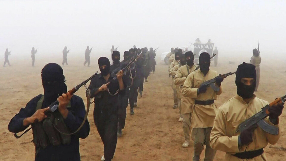IS-soldater marsjerer. Dette er et propagandabilde sendt ut av IS selv.
