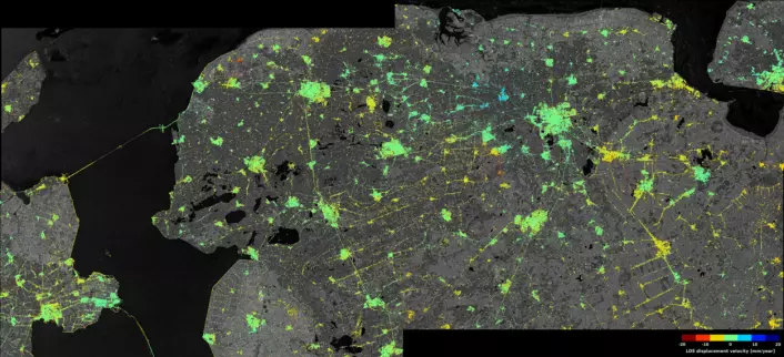 Nedsynking (rødt) og landheving (blått) i det nordøstlige Nederland. Kartet dekker 160 × 80 km og bruker 2,5 millioner målepunkter tatt av radarsatellitten Sentinel-1A mellom 2014 og 2016. (Foto: Copernicus Sentinel data (2014–16), processed by ESA SEOM INSARAP study/PPO.labs /Norut/NGU)