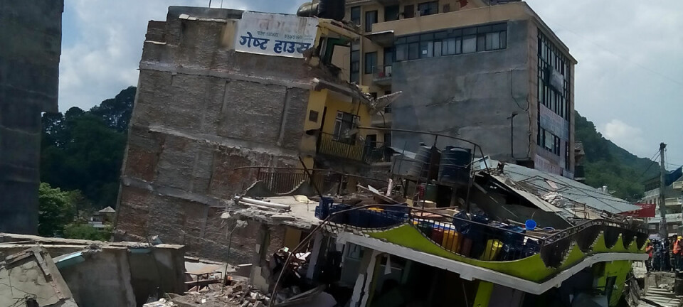 Jordskjelvet i Nepal 25. april 2015 var av styrke rundt 8 på en skala fra 1 til 9. Bygninger ble ødelagt, som her i hovedstaden Katmandu. Tross store forskyvninger i undergrunnen oppstod ikke sprekker på overflaten. Det tyder på at spenningene ikke ble helt utløst, ifølge en artikkeli tidsskriftet Nature Geoscience.  (Foto: Manju Shakya, Creative Commons Attribution-Share Alike 4.0 International license)