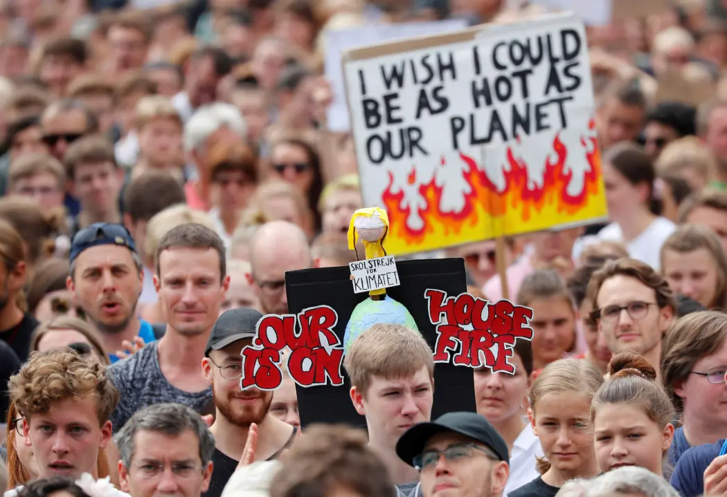 Endringene vi nå ser på grunn av våre utslipp av CO2 og andre klimagasser, skjer raskere enn klimaendringer har gjort de siste to tusen årene, ifølge nye studier. Bildet er fra en klimademonstrasjons i Berlin 19. juli 2019. (Foto: Fabrizio Bensch / Reuters / NTB Scanpix) Endringene vi nå ser på grunn av våre utslipp av CO2 og andre klimagasser, skjer raskere enn klimaendringer har gjort de siste to tusen årene, ifølge nye studier. Bildet er fra en klimademonstrasjons i Berlin 19. juli 2019. (Foto: Fabrizio Bensch / Reuters / NTB Scanpix)