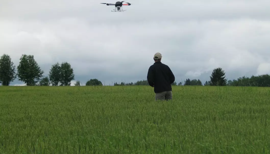 Droner og roboter hjelper bonden på åkeren