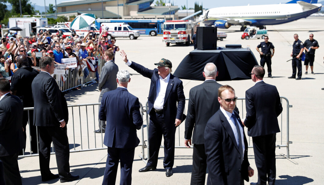 Donald Trump vinker til potensielle velgere i California for noen dager siden. (Foto: Stephen Lam/Reuters/NTB Scanpix) Donald Trump vinker til potensielle velgere i California for noen dager siden. (Foto: Stephen Lam/Reuters/NTB Scanpix)