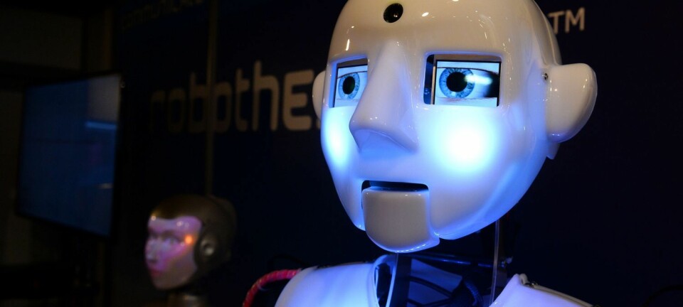 Faktaorienterte journalister kan lettere bli erstattet av en robot enn en snekker og sykepleier. Det mener professorer ved NTNU som er intervjuet i denne podcasten. (Foto: AFP photo, Eric Piermont, NTB scanpix)
