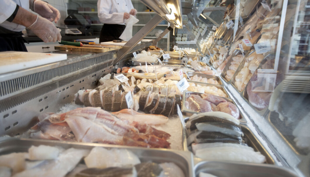 Dei siste åra har NIFES jobba med ein metode for å kartleggje dei mest selde fiskeartane i Noreg. (Foto: Frøland, Jonas, Samfoto, NTB scanpix) Dei siste åra har NIFES jobba med ein metode for å kartleggje dei mest selde fiskeartane i Noreg. (Foto: Frøland, Jonas, Samfoto, NTB scanpix)
