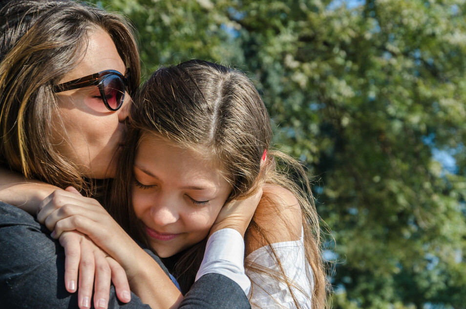 Den ene av jentene i studien har fortsatt en tett følelsesmessig tilknytning til moren. (Foto: Focus and Blur / Shutterstock / NTB scanpix)