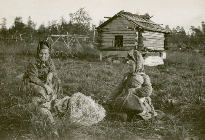 Tanner tok mange bilder av skoltesamer (Foto: Väinö Tanner/Tromsø Museum – Universitetsmuseet) Tanner tok mange bilder av skoltesamer (Foto: Väinö Tanner/Tromsø Museum – Universitetsmuseet)