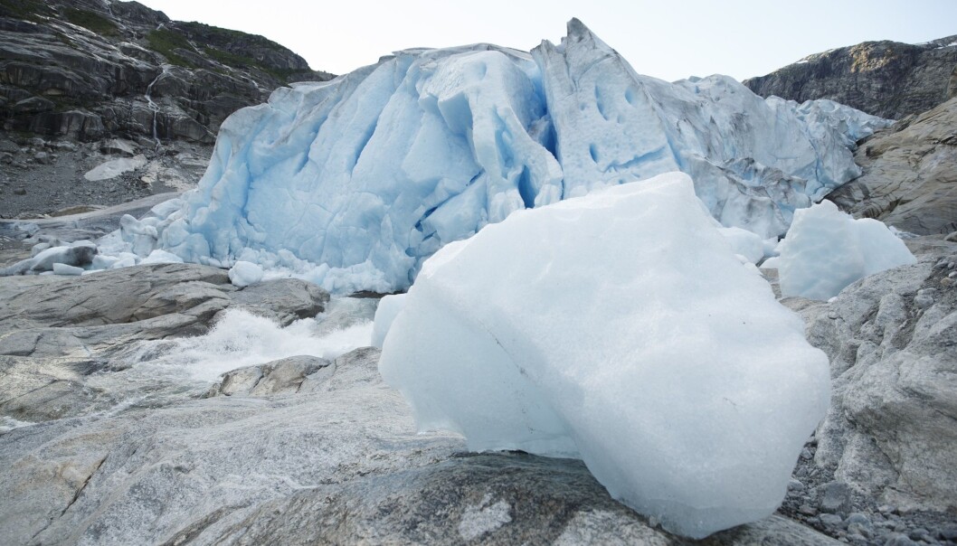 Flere norske isbreer står i fare for å forsvinne dersom temperaturene fortsetter å stige. Avbildet her er Nigardsbreen, som er en brearm av Jostedalsbreen. (Foto: Berit Roald, NTB scanpix) Flere norske isbreer står i fare for å forsvinne dersom temperaturene fortsetter å stige. Avbildet her er Nigardsbreen, som er en brearm av Jostedalsbreen. (Foto: Berit Roald, NTB scanpix)