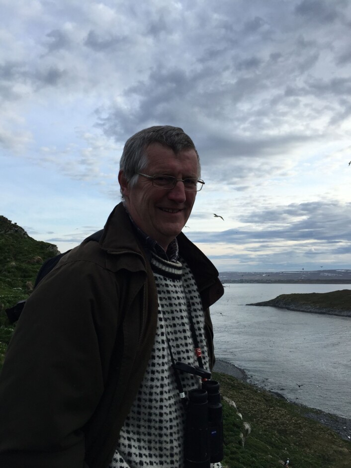 Rob Barrett, Tromsø Universitetsmuseum, har viet mesteparten av sitt voksne liv til å samle inn sjøfugldata fra Hornøya. I 2013 gav han seg. Denne gangen var Rob tilbake på Hornøya et par dager i forbindelse med opptak til sommerens store «happening»; NRK Naturs «Fuglefjellet». (Foto: (Tone Kristin Reiertsen)) Rob Barrett, Tromsø Universitetsmuseum, har viet mesteparten av sitt voksne liv til å samle inn sjøfugldata fra Hornøya. I 2013 gav han seg. Denne gangen var Rob tilbake på Hornøya et par dager i forbindelse med opptak til sommerens store «happening»; NRK Naturs «Fuglefjellet». (Foto: (Tone Kristin Reiertsen))