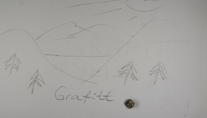 Å skrive med stein – fritt inspirert av feltarbeidet ved Bjørnåsvannet – grafitt krystallen nederst til høyre. (Foto: Håvard Gautneb) Å skrive med stein – fritt inspirert av feltarbeidet ved Bjørnåsvannet – grafitt krystallen nederst til høyre. (Foto: Håvard Gautneb)