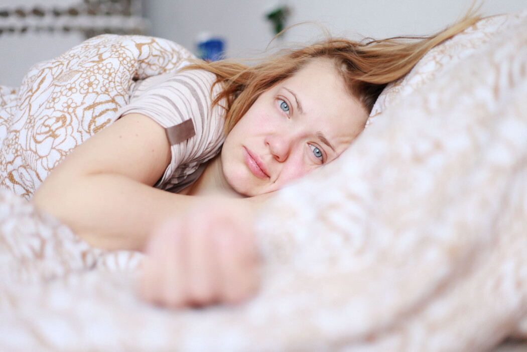 Når man har holdt seg våken i mer enn et døgn, er det veldig lett å sovne, og de fleste sover en hel natt uten å våkne. (Foto: OKcamera / Shutterstock / NTB scanpix) Når man har holdt seg våken i mer enn et døgn, er det veldig lett å sovne, og de fleste sover en hel natt uten å våkne. (Foto: OKcamera / Shutterstock / NTB scanpix)