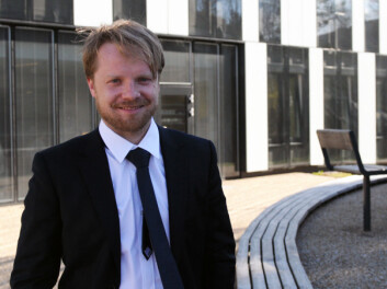 De fleste elvene som er involvert i nedleggelsen av en skole, opplever ikke den umiddelbare overføringen mellom skoler. Nedleggelsen innebærer imidlertid at de sokner til en annen ungdomsskole enn tidligere kull fra samme område, ifølge Helge Sandvig Thorsen. Han disputerte nylig for doktorgraden ved NHH og jobber i dag i Oljedirektoratet. (Foto: NHH) De fleste elvene som er involvert i nedleggelsen av en skole, opplever ikke den umiddelbare overføringen mellom skoler. Nedleggelsen innebærer imidlertid at de sokner til en annen ungdomsskole enn tidligere kull fra samme område, ifølge Helge Sandvig Thorsen. Han disputerte nylig for doktorgraden ved NHH og jobber i dag i Oljedirektoratet. (Foto: NHH)