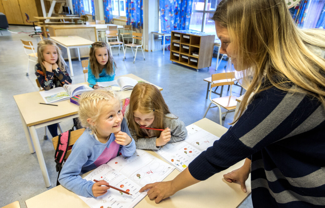 Elever trenger systematisk og tett oppfølging fra dag én når de skal lære seg å lese, ifølge forsker. (Illustrasjonsfoto: Gorm Kallestad / NTB scanpix) Elever trenger systematisk og tett oppfølging fra dag én når de skal lære seg å lese, ifølge forsker. (Illustrasjonsfoto: Gorm Kallestad / NTB scanpix)