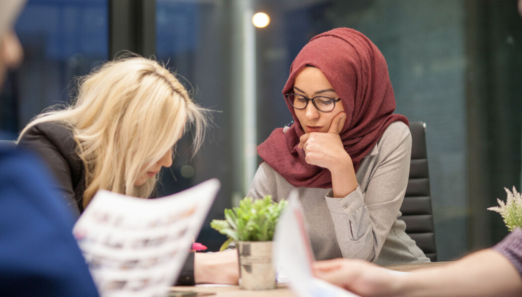 35 prosent av de muslimske innvandrerne sier at de ikke fikk en jobb de var kvalifisert for på grunn av innvandrerbakgrunnen. Det samme gjelder 25 prosent av de andre innvandrerne fra tolv land. (Foto: Shutterstock/NTB scanpix) 35 prosent av de muslimske innvandrerne sier at de ikke fikk en jobb de var kvalifisert for på grunn av innvandrerbakgrunnen. Det samme gjelder 25 prosent av de andre innvandrerne fra tolv land. (Foto: Shutterstock/NTB scanpix)