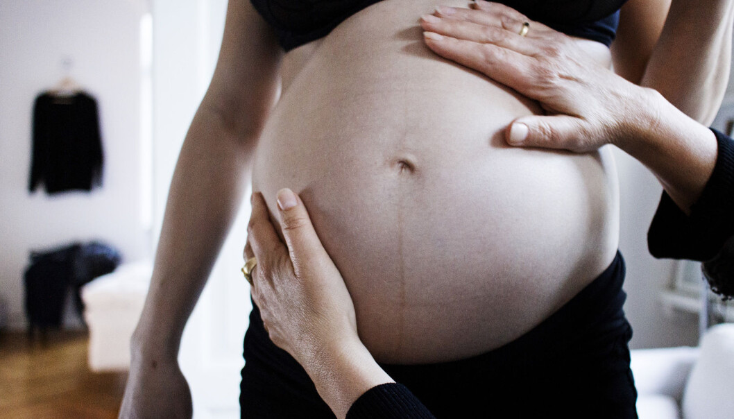 Svangerskapsforgiftning viser seg gjerne som høyt blodtrykk og protein i urinen. De bakenforliggende årsakene har lenge vært et uutforsket område. (Foto: Søren Svendsen, NTB scanpix) Svangerskapsforgiftning viser seg gjerne som høyt blodtrykk og protein i urinen. De bakenforliggende årsakene har lenge vært et uutforsket område. (Foto: Søren Svendsen, NTB scanpix)