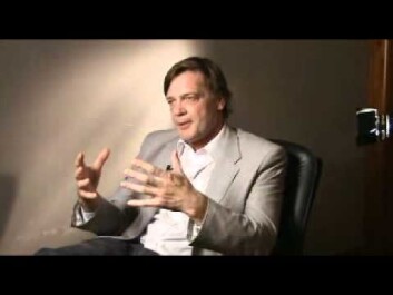 Andrew Wakefield mistet legelisensen etter å ha forfalsket studie som koblet MMR-vaksinen og autisme. Studien brukes likevel fortsatt som grunnlag for antivaksinebevegelsen. Nå har han laget dokumentarfilm om saken. (Foto: YouTube) Andrew Wakefield mistet legelisensen etter å ha forfalsket studie som koblet MMR-vaksinen og autisme. Studien brukes likevel fortsatt som grunnlag for antivaksinebevegelsen. Nå har han laget dokumentarfilm om saken. (Foto: YouTube)