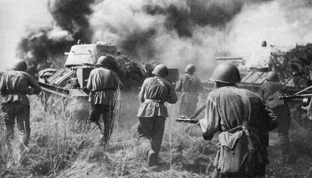 Sovjetiske soldater angriper tyske posisjoner i 1943, under slaget ved Kursk. (Bilde: Mil.ru/CC BY 4.0) Sovjetiske soldater angriper tyske posisjoner i 1943, under slaget ved Kursk. (Bilde: Mil.ru/CC BY 4.0)