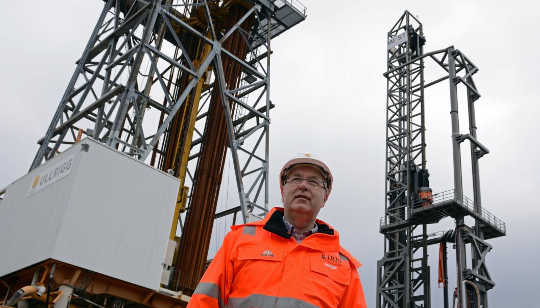 Forskningsdirektør Ole Ringdal ved IRIS har fått penger fra regjeringens krisepakke for at oljeforskere kan omstille seg til helseforskning. Det er nedgangstider i oljebransjen, og flere har mistet jobben ved forskningsinstituttet. (Foto: Ida Kvittingen, forskning.no) Forskningsdirektør Ole Ringdal ved IRIS har fått penger fra regjeringens krisepakke for at oljeforskere kan omstille seg til helseforskning. Det er nedgangstider i oljebransjen, og flere har mistet jobben ved forskningsinstituttet. (Foto: Ida Kvittingen, forskning.no)