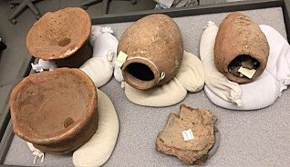 Gjæren fra krukkene kan ha blitt påvirket av museets luft og besøkende. En molekylærbiologi skal nå undersøke om gjæren faktisk stammer fra det gamle egypt. (Foto: Seamus Blackley) Gjæren fra krukkene kan ha blitt påvirket av museets luft og besøkende. En molekylærbiologi skal nå undersøke om gjæren faktisk stammer fra det gamle egypt. (Foto: Seamus Blackley)