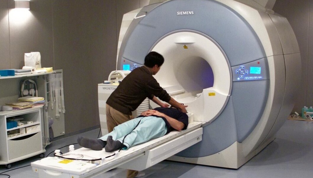 Mange vitenskapelige eksperimenter bruker en fMRI-maskin for å se hva som foregår inne i hodet. (Foto: Janne Moren) Mange vitenskapelige eksperimenter bruker en fMRI-maskin for å se hva som foregår inne i hodet. (Foto: Janne Moren)